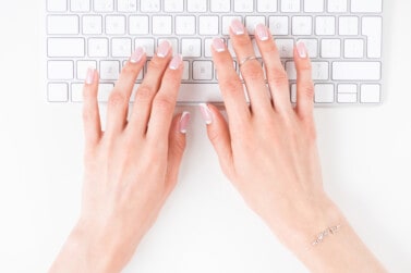 11 Best Online Typing Jobs For Beginners (Make $20+/Hour)
